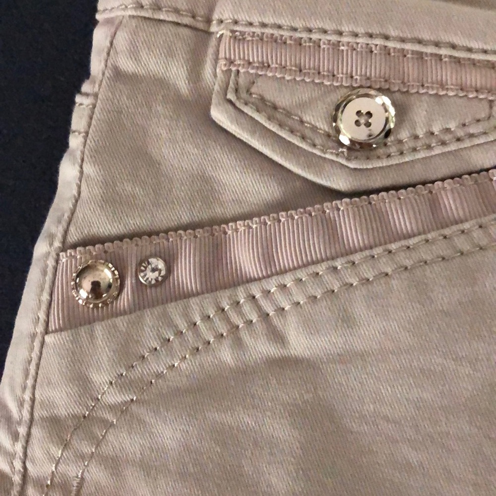 Shorts - Picture 2 of 3